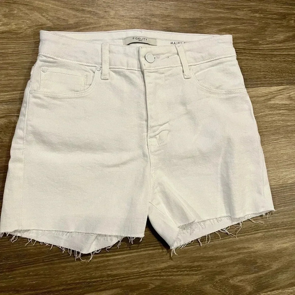 NWT Fidelity Denim Malibu Short Girlfriend Shorts Size 24